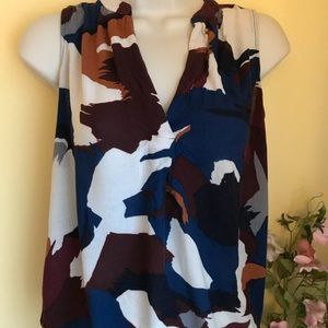 🤩🔥 LOFT sleeveless blouse